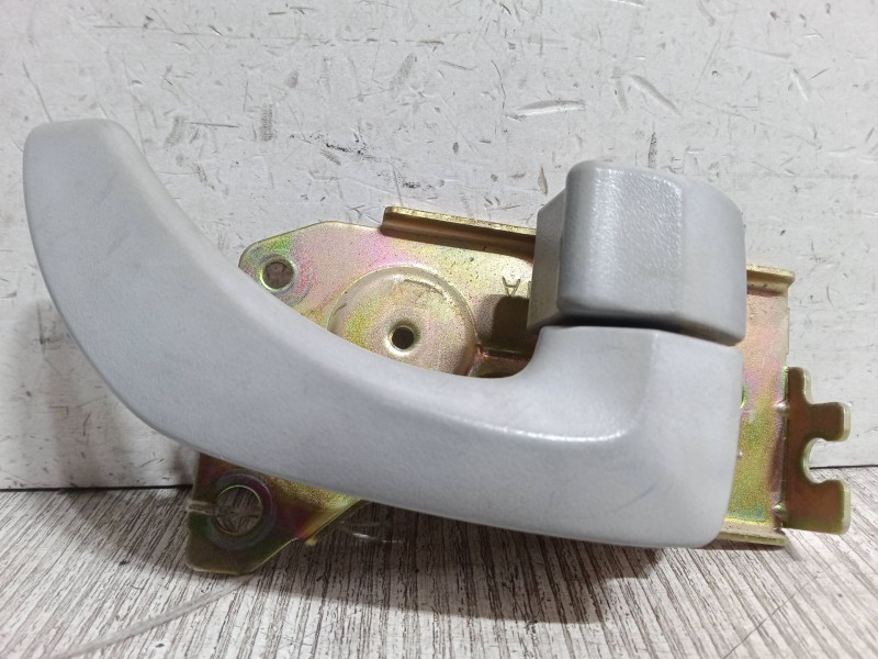 Recambio de maneta interior puerta delantera derecha para kia sorento i (jc) 2.5 crdi referencia OEM IAM    Recambio de maneta interior puerta delantera derecha para kia sorento i (jc) 2.5 crdi referencia OEM IAM