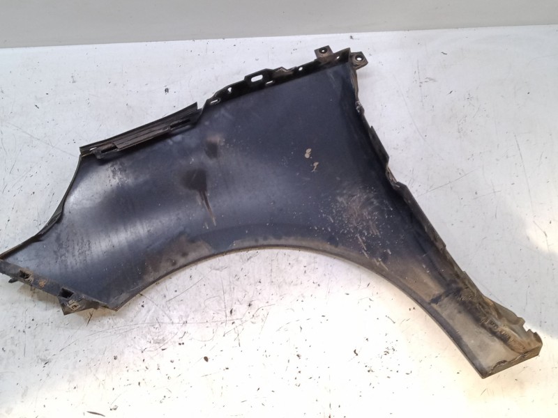 Recambio de aleta delantera derecha para renault scénic iii (jz0/1_) 1.5 dci referencia OEM IAM    Recambio de aleta delantera derecha para renault scénic iii (jz0/1_) 1.5 dci referencia OEM IAM