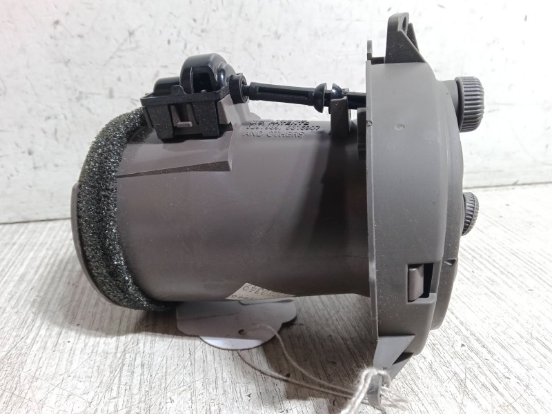 Recambio de aireador izquierdo para chrysler pt cruiser (pt_) 2.0 referencia OEM IAM    Recambio de aireador izquierdo para chrysler pt cruiser (pt_) 2.0 referencia OEM IAM