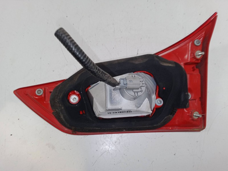 Recambio de piloto led trasero porton izquierdo para toyota auris station wagon (_e18_) 1.8 hybrid (zwe186_) referencia OEM IAM 