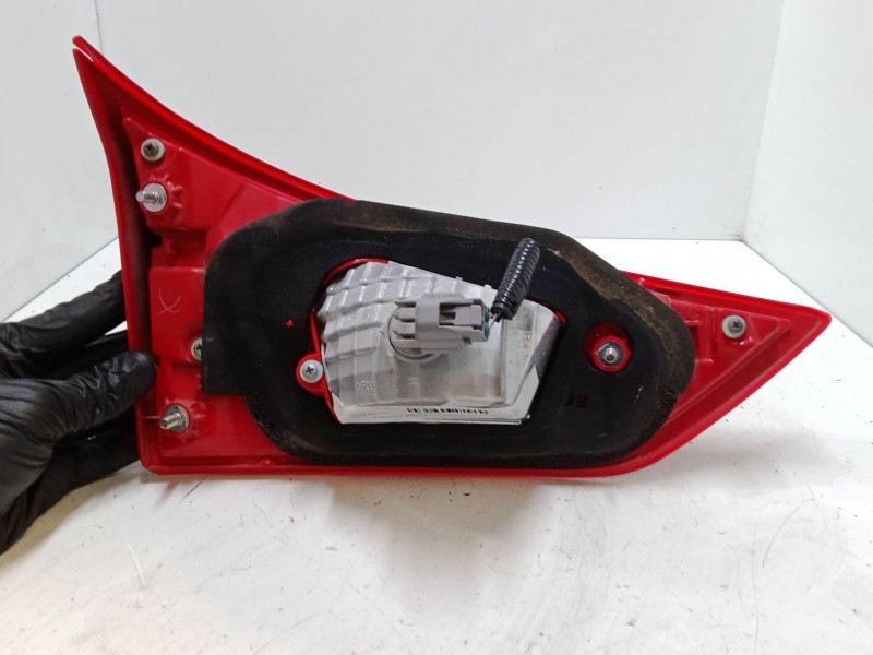 Recambio de piloto trasero porton derecho para toyota auris station wagon (_e18_) 1.8 hybrid (zwe186_) referencia OEM IAM   