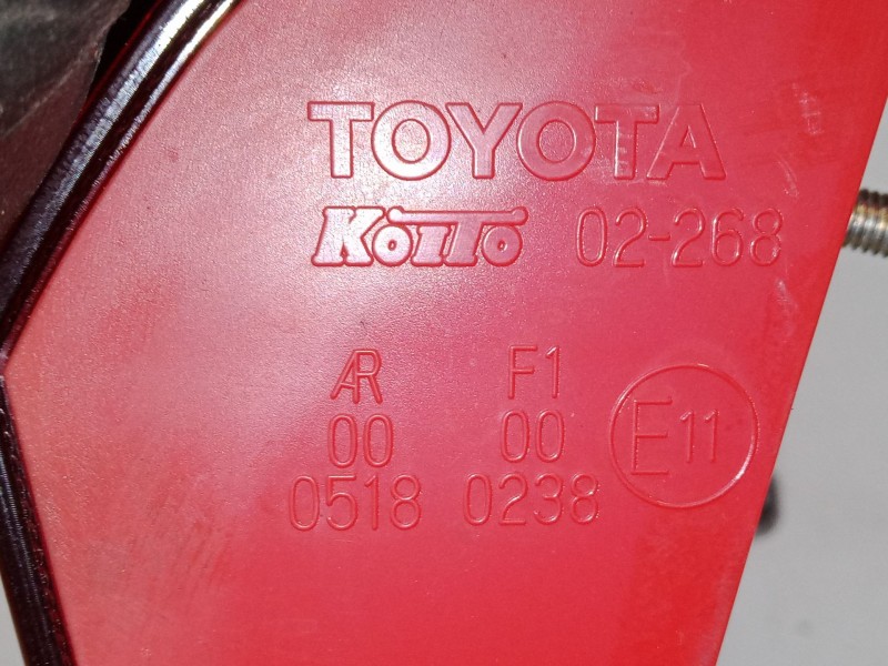 Recambio de piloto trasero porton derecho para toyota auris station wagon (_e18_) 1.8 hybrid (zwe186_) referencia OEM IAM   