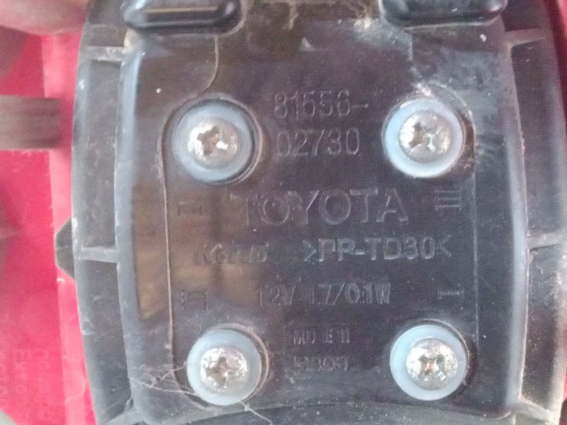 Recambio de piloto trasero derecho para toyota auris station wagon (_e18_) 1.8 hybrid (zwe186_) referencia OEM IAM 8155602730  