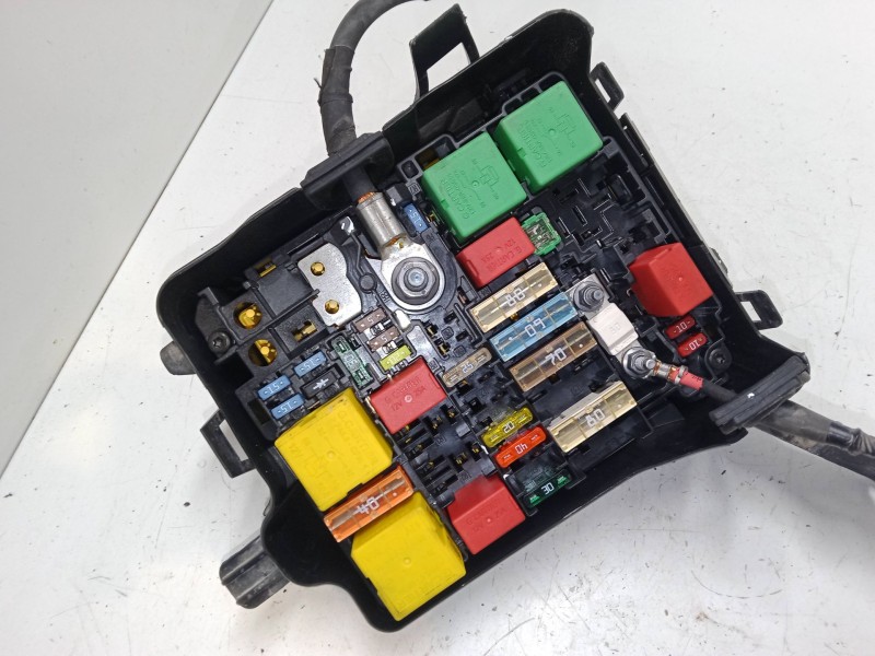 Recambio de caja reles / fusibles para peugeot 208 i (ca_, cc_) 1.2 vti 82 referencia OEM IAM   