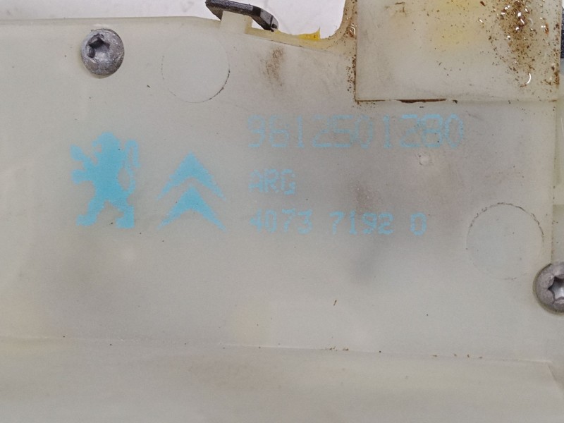 Recambio de cerradura puerta trasera derecha para peugeot 208 i (ca_, cc_) 1.2 vti 82 referencia OEM IAM 9612501280   Recambio de cerradura puerta trasera derecha para peugeot 208 i (ca_, cc_) 1.2 vti 82 referencia OEM IAM 9612501280