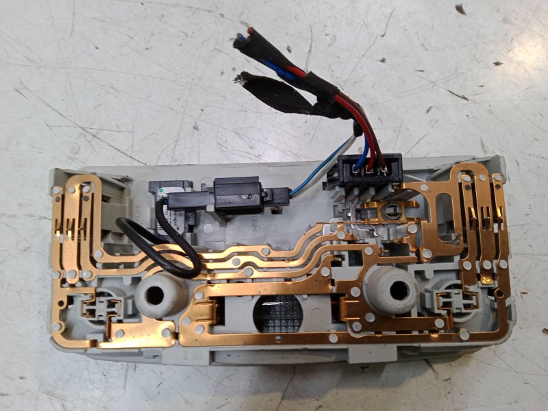 Recambio de luz interior delantera para volkswagen caddy iv furgoneta/monovolumen (saa, sah) 2.0 tdi 4motion referencia OEM IAM 