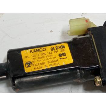 ELEVALUNAS ELECTRICO DELANTERO DERECHO 9882025100 
