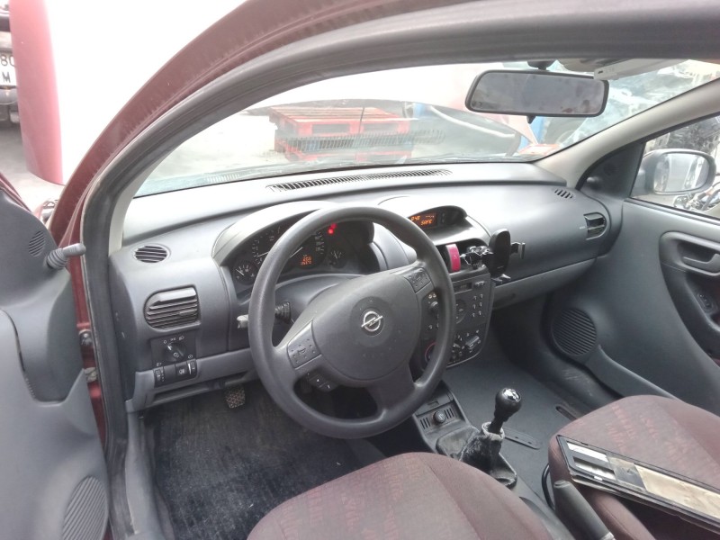 opel corsa c (x01) del año 2001