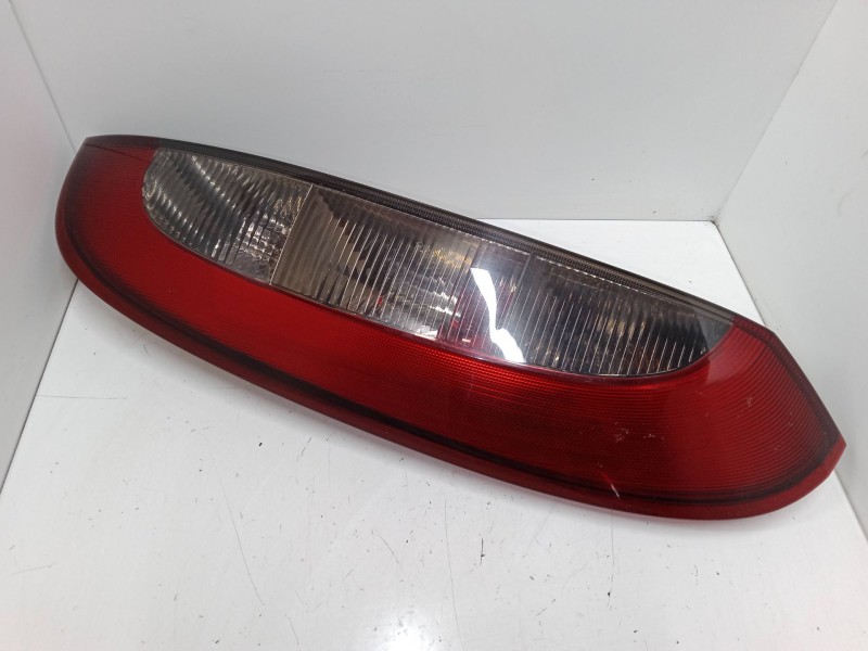 Recambio de piloto trasero derecho para opel corsa c (x01) 1.0 (f08, f68) referencia OEM IAM   