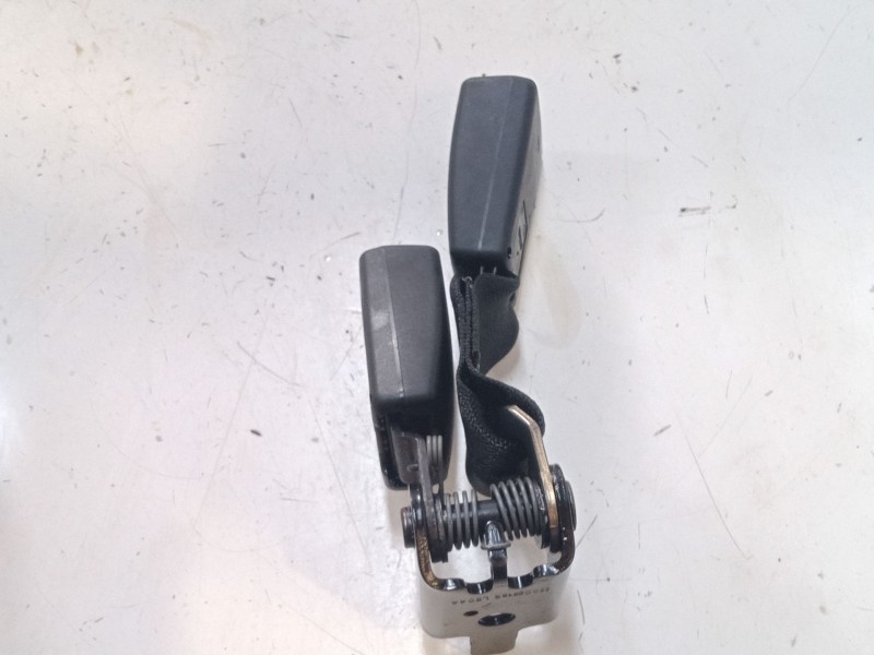 Recambio de anclaje cinturon trasero derecho para bmw x5 (e53) 3.0 d referencia OEM IAM 33002618B  