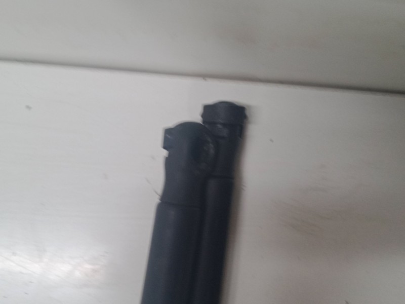Recambio de amortiguadores capo para volkswagen touareg (7la, 7l6, 7l7) 2.5 r5 tdi referencia OEM IAM    Recambio de amortiguadores capo para volkswagen touareg (7la, 7l6, 7l7) 2.5 r5 tdi referencia OEM IAM