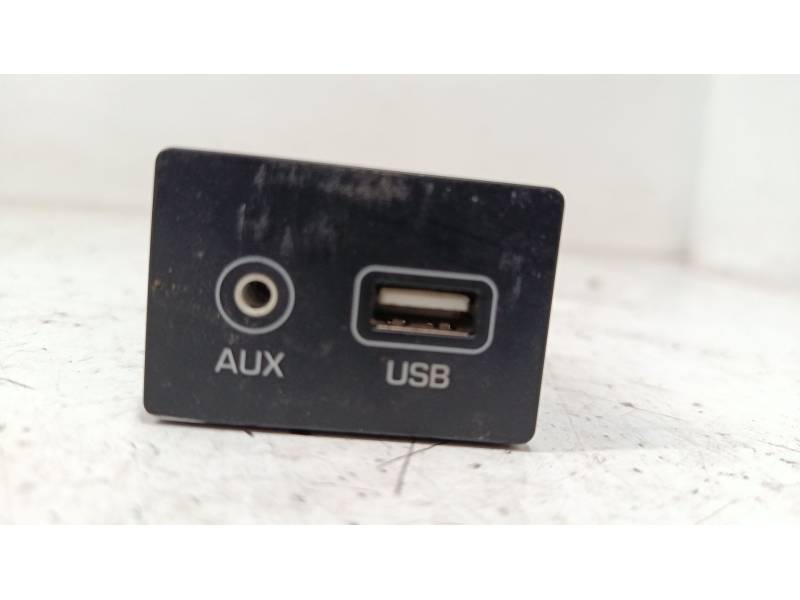 CONECTOR USB / AUX 96120D3500 