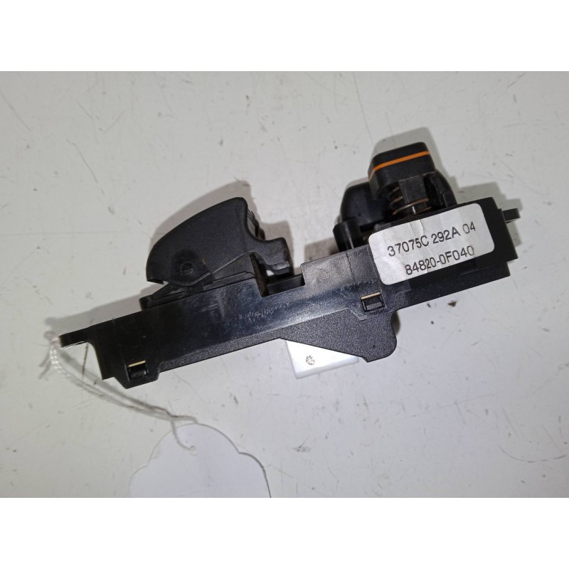 Recambio de mando elevalunas delantero izquierdo para toyota corolla verso (zer_, zze12_, r1_) 1.8 (znr11_) referencia OEM IAM  