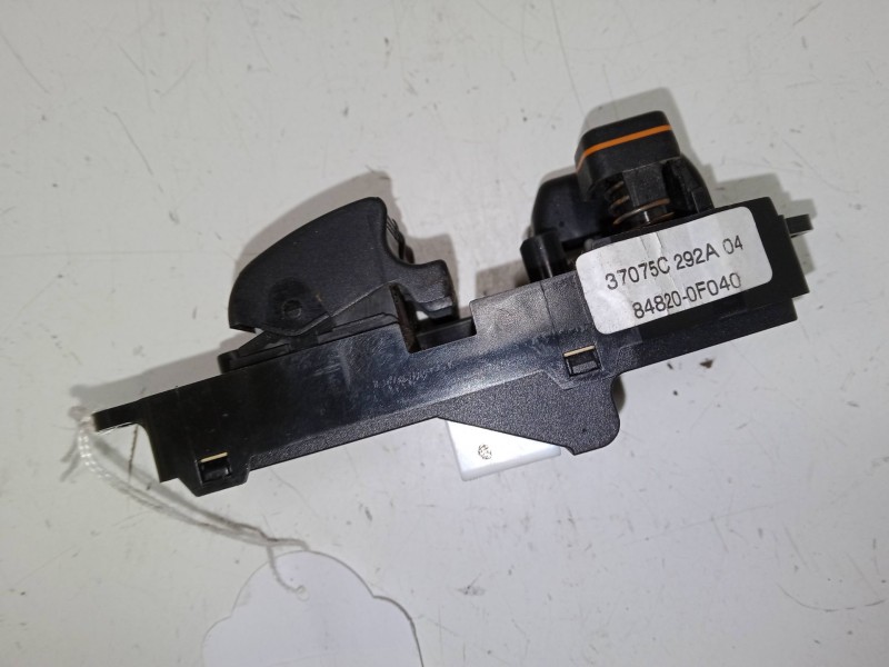 Recambio de mando elevalunas delantero izquierdo para toyota corolla verso (zer_, zze12_, r1_) 1.8 (znr11_) referencia OEM IAM  