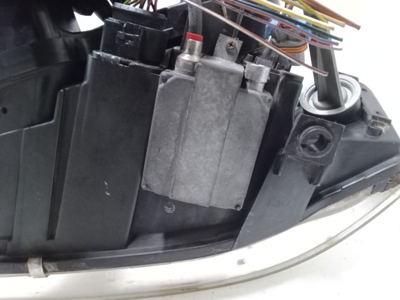 Recambio de faro derecho para audi a6 c5 avant (4b5, 4b6) 2.5 tdi referencia OEM IAM 14847400  