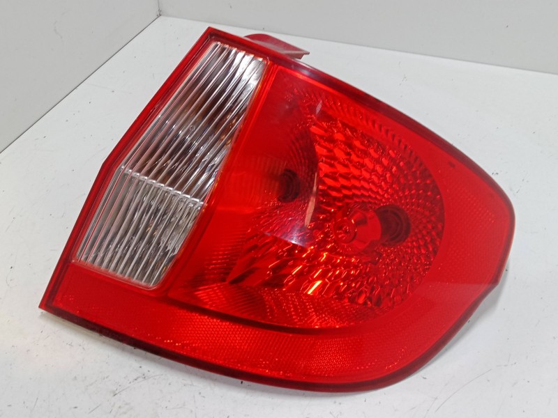 Recambio de piloto trasero derecho para hyundai getz (tb) 1.1 referencia OEM IAM 924020B500  