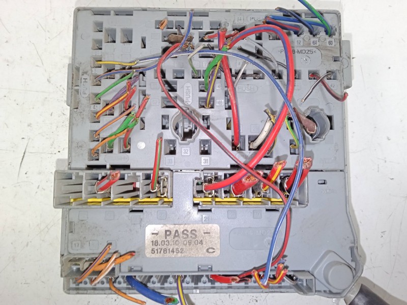 Recambio de caja reles / fusibles para fiat 500 (312_) 1.3 d multijet (312axb1a) referencia OEM IAM 51781452  