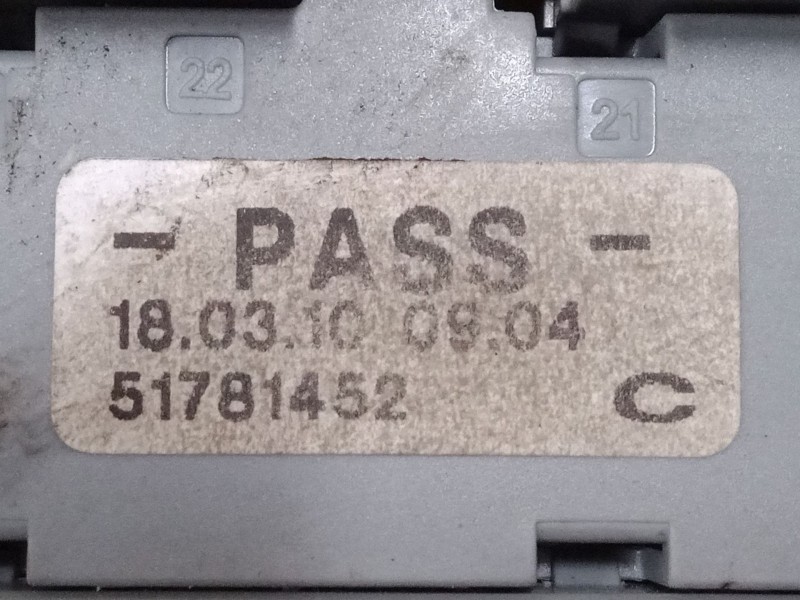 Recambio de caja reles / fusibles para fiat 500 (312_) 1.3 d multijet (312axb1a) referencia OEM IAM 51781452  