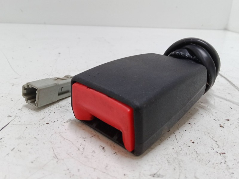 Recambio de anclaje cinturon delantero derecho para fiat 500 (312_) 1.3 d multijet (312axb1a) referencia OEM IAM 34023904  