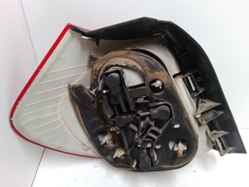 Recambio de piloto trasero derecho para bmw 1 (e87) 118 d referencia OEM IAM    Recambio de piloto trasero derecho para bmw 1 (e87) 118 d referencia OEM IAM