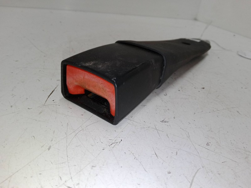 Recambio de anclaje cinturon delantero izquierdo para jeep patriot (mk74) 2.0 crd 4x4 referencia OEM IAM    Recambio de anclaje cinturon delantero izquierdo para jeep patriot (mk74) 2.0 crd 4x4 referencia OEM IAM