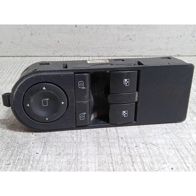 Recambio de mando elevalunas delantero izquierdo para opel astra h gtc (a04) 1.9 cdti (l08) referencia OEM IAM 13228706  
