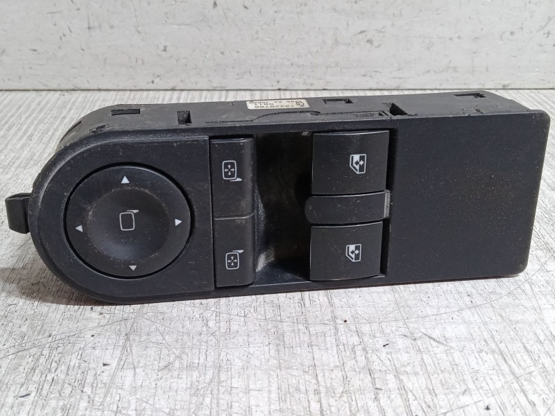 Recambio de mando elevalunas delantero izquierdo para opel astra h gtc (a04) 1.9 cdti (l08) referencia OEM IAM 13228706  