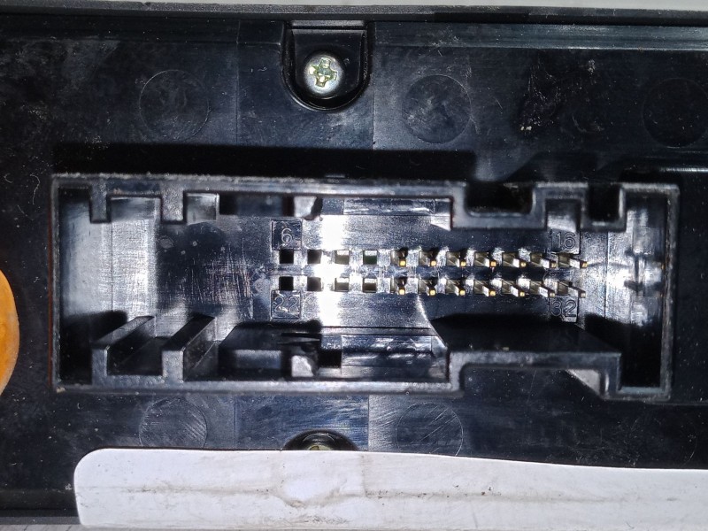 Recambio de mando elevalunas delantero izquierdo para opel astra h gtc (a04) 1.9 cdti (l08) referencia OEM IAM 13228706  