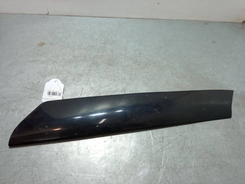MOLDURA EXTERIOR DERECHA 