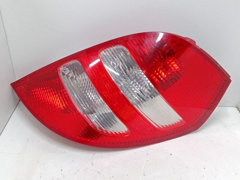 Recambio de piloto trasero derecho para mercedes-benz clase a (w169) a 180 cdi (169.007, 169.307) referencia OEM IAM A1698200464