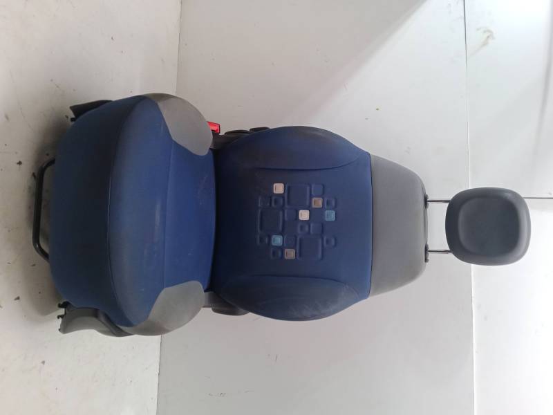 ASIENTO DELANTERO IZQUIERDO 
