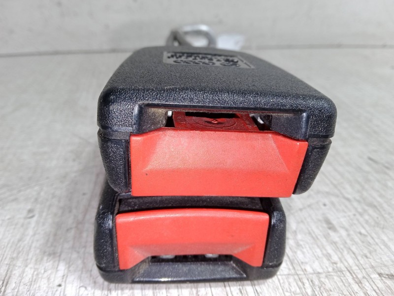 Recambio de anclaje cinturon trasero derecho para seat inca (6k9) 1.9 d referencia OEM IAM   