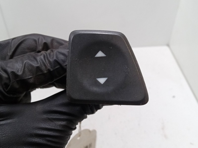 Recambio de mando elevalunas delantero izquierdo para fiat 500 (312_) 1.3 d multijet (312axb1a) referencia OEM IAM   