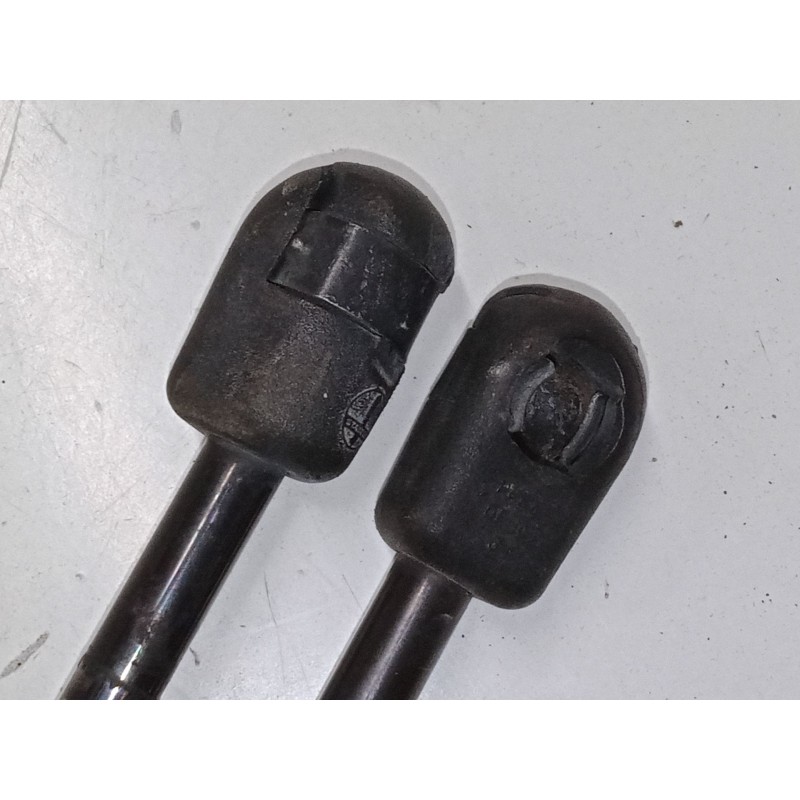 Recambio de amortiguadores malet/porton para kia sportage ii (je_, km_) 2.0 crdi referencia OEM IAM   