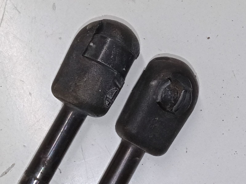 Recambio de amortiguadores malet/porton para kia sportage ii (je_, km_) 2.0 crdi referencia OEM IAM   