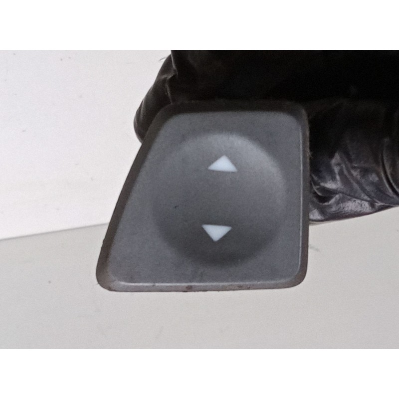 Recambio de mando elevalunas delantero derecho para fiat 500 (312_) 1.3 d multijet (312axb1a) referencia OEM IAM   