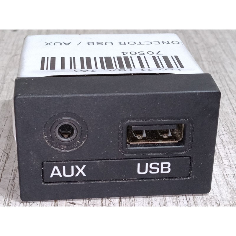 Recambio de conector usb / aux para hyundai i10 ii (ba, ia) 1.0 referencia OEM IAM 96120B9000  