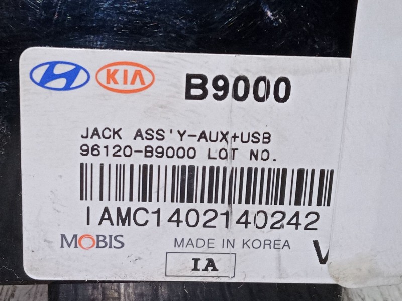 Recambio de conector usb / aux para hyundai i10 ii (ba, ia) 1.0 referencia OEM IAM 96120B9000  