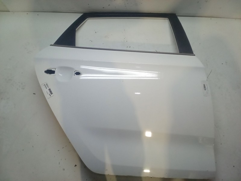 Recambio de puerta trasera derecha para kia carens iv 1.6 gdi referencia OEM IAM   