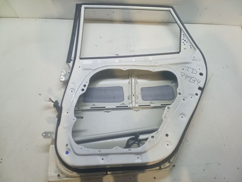 Recambio de puerta trasera derecha para kia carens iv 1.6 gdi referencia OEM IAM   