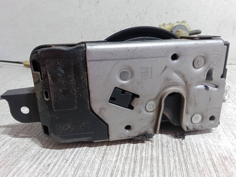 Recambio de cerradura puerta delantera derecha para opel zafira / zafira family b (a05) 1.9 cdti (m75) referencia OEM IAM   