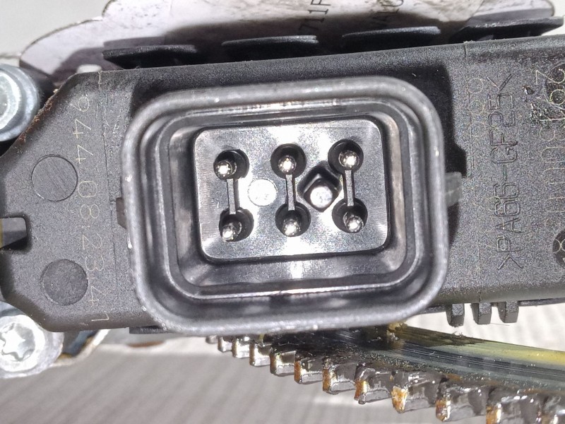 Recambio de elevalunas electrico delantero derecho para opel zafira / zafira family b (a05) 1.9 cdti (m75) referencia OEM IAM 13