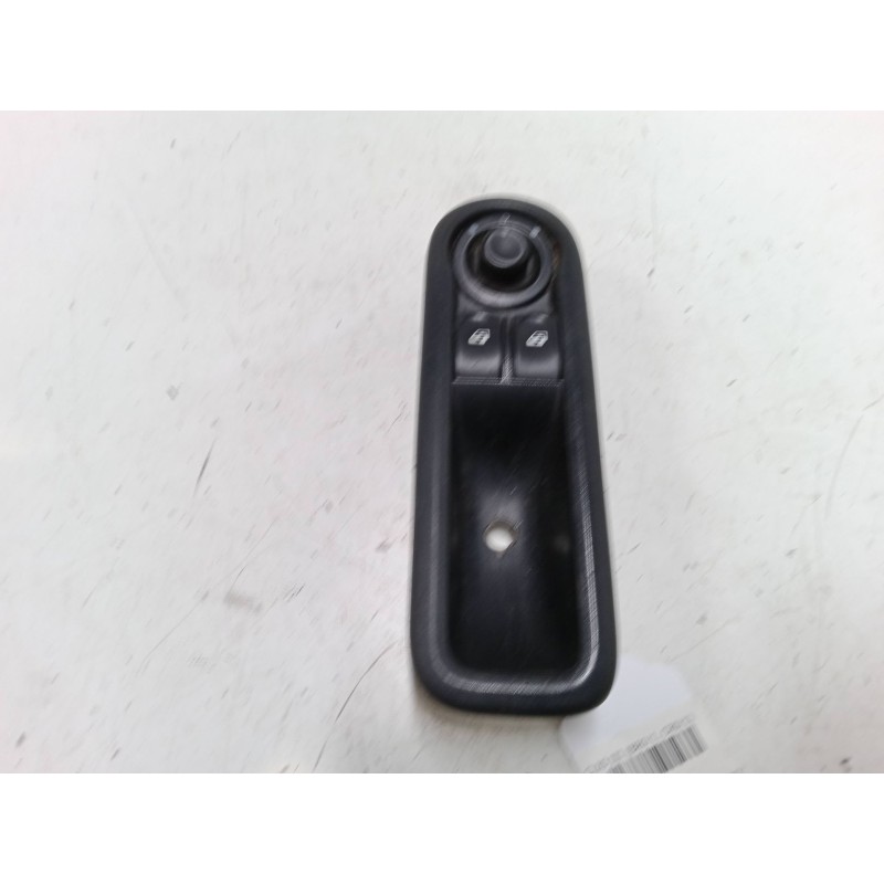 Recambio de mando elevalunas delantero izquierdo para renault clio iii (br0/1, cr0/1) 1.4 16v referencia OEM IAM   
