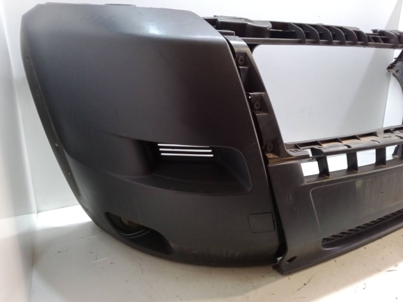 Recambio de paragolpes delantero para peugeot boxer autobús 3.0 hdi 160 referencia OEM IAM   