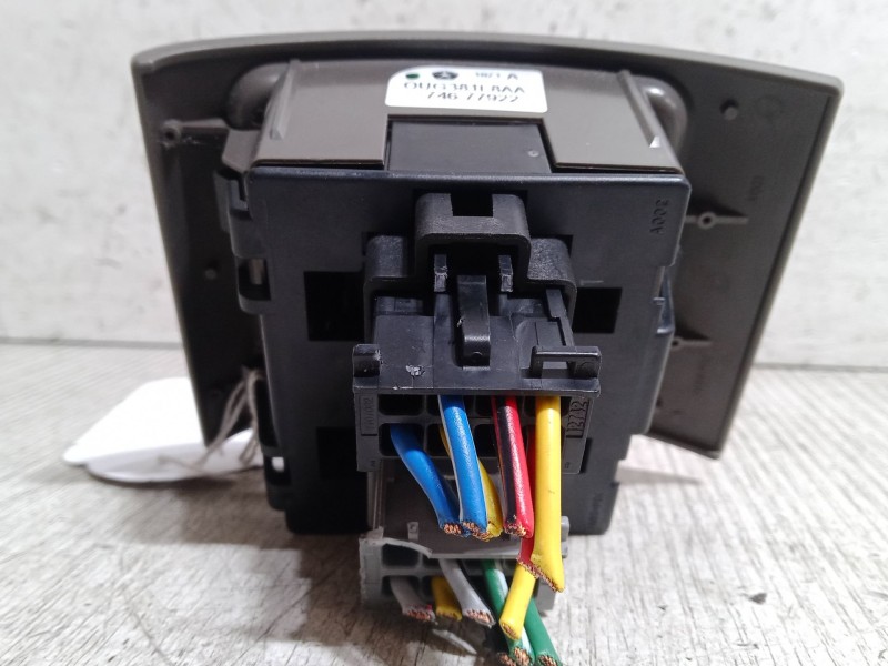 Recambio de mando elevalunas trasero central para chrysler pt cruiser (pt_) 2.0 referencia OEM IAM 74677922  