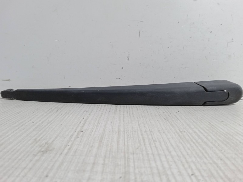 Recambio de brazo limpia trasero para peugeot 207/207+ (wa_, wc_) 1.6 hdi referencia OEM IAM   