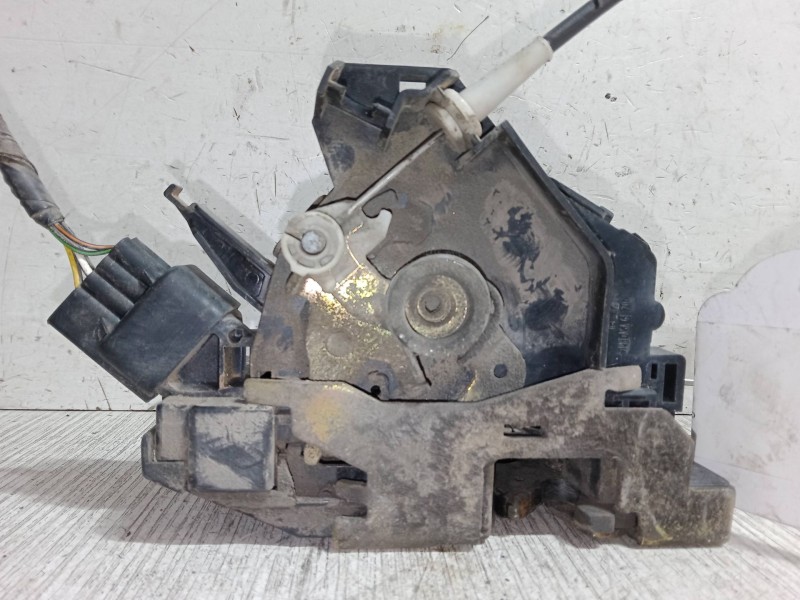 Recambio de cerradura derecha 3p para ford focus i (daw, dbw) 1.6 16v referencia OEM IAM 2S4AA21812CB  