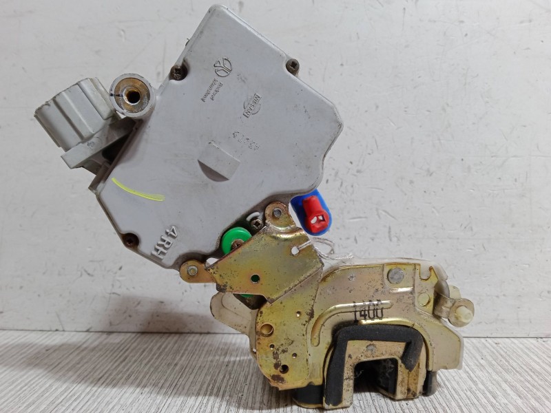 Recambio de cerradura derecha 3p para nissan terrano ii (r20) 2.7 td 4wd referencia OEM IAM   