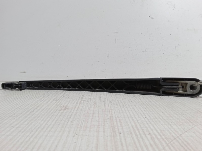 Recambio de brazo limpia trasero para peugeot 207/207+ (wa_, wc_) 1.6 hdi referencia OEM IAM   