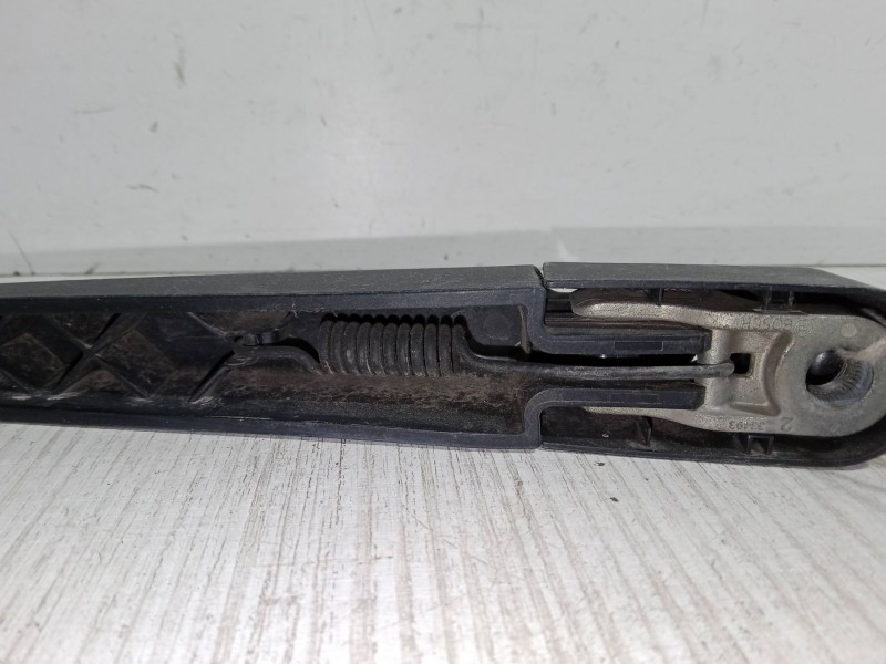 Recambio de brazo limpia trasero para peugeot 207/207+ (wa_, wc_) 1.6 hdi referencia OEM IAM   